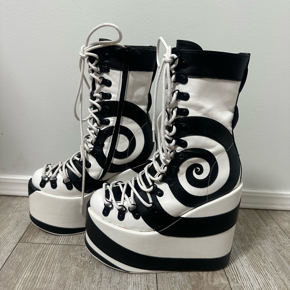 Dolls kill Swirly Black & White Boots RARE FIND